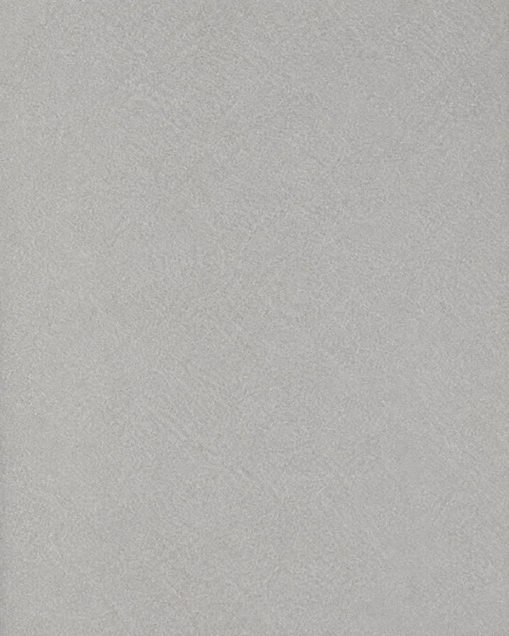 Närbild av enfärgad design på Argentum smal, slips i silver