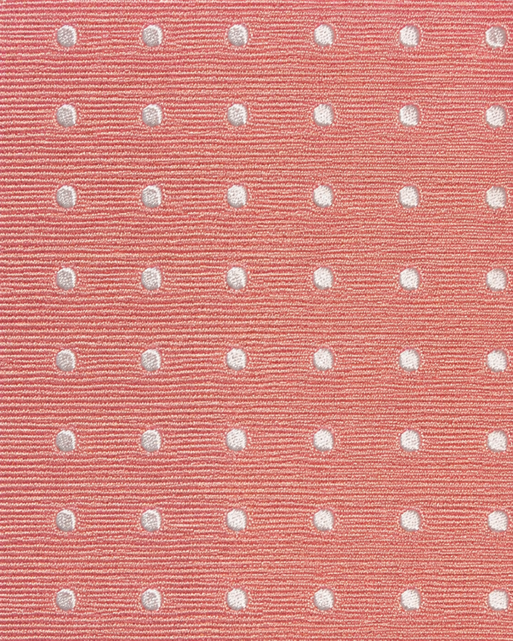 Närbild av prickigt mönster på CARL SMAL, smal slips i vitt och rosa