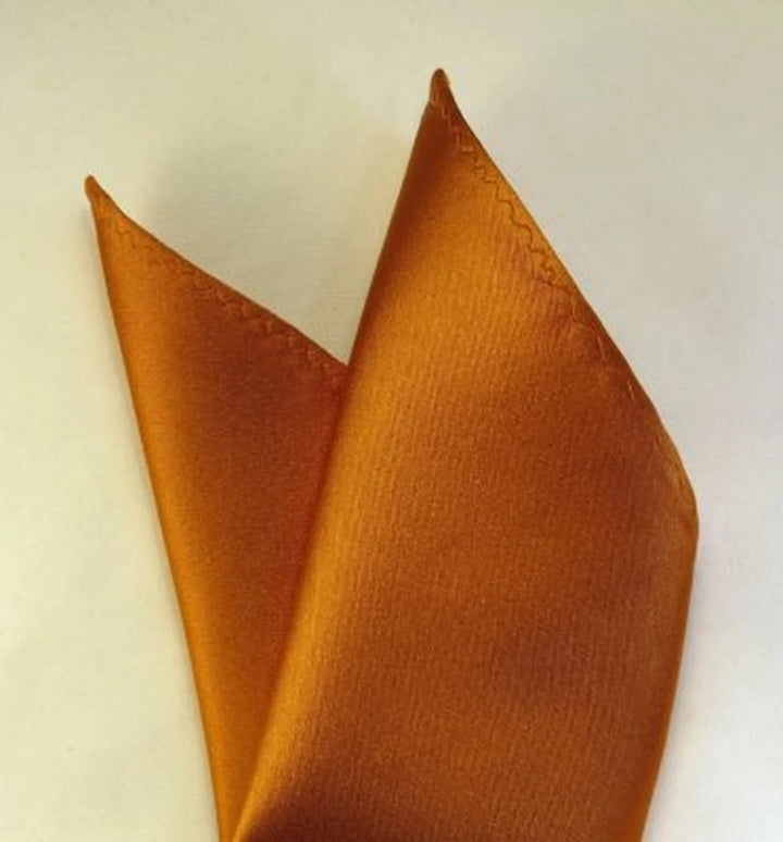 CUPRUM, bröstnäsduk i kopparorange med enfärgad design utan synliga ränder – originalbild