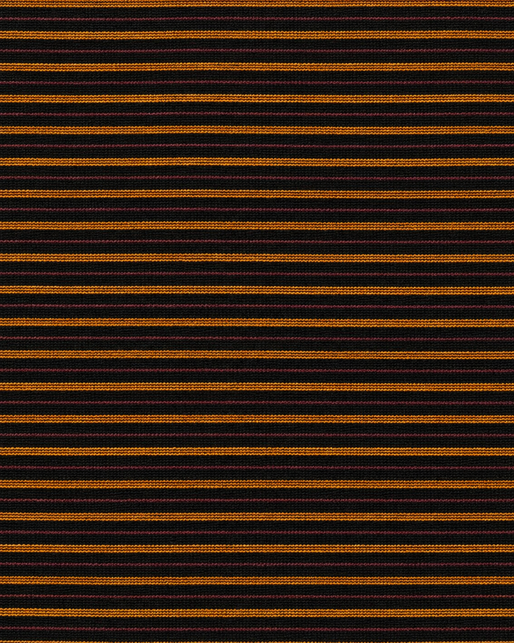 Närbild av randigt mönster på HEAT, bred slips i svart och orange