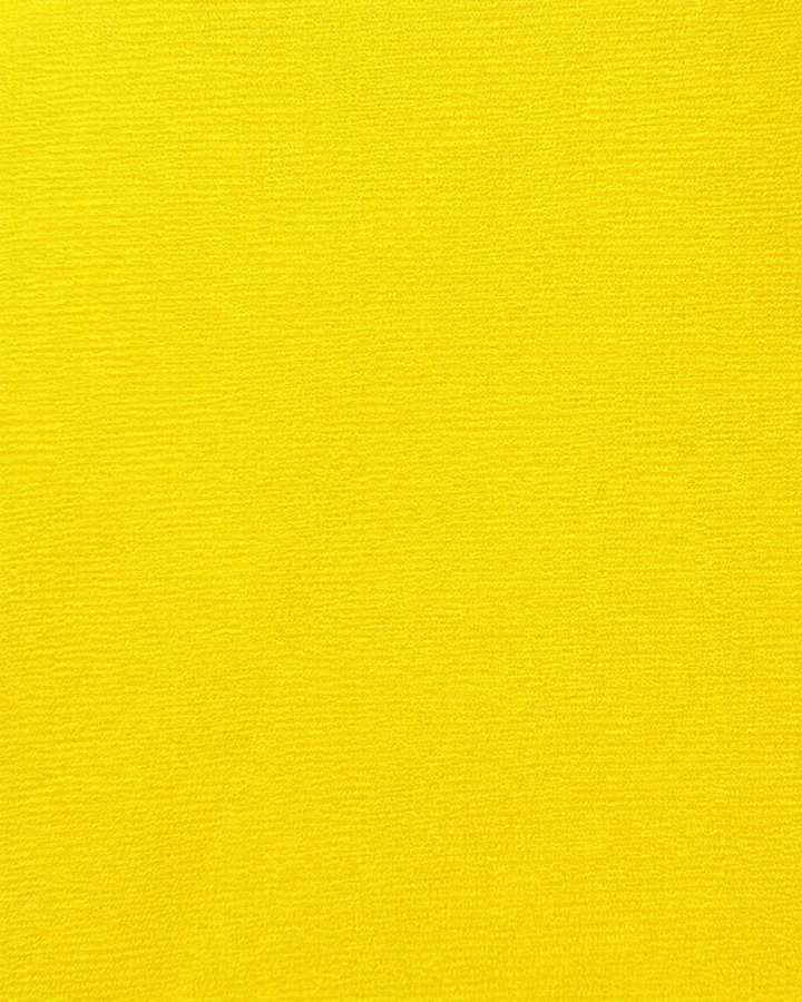 Närbild av enfärgad design på JOSEF, bröstnäsduk i gult
