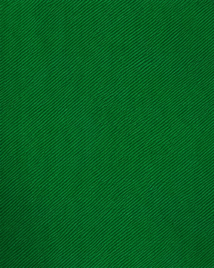 Närbild av enfärgad design på LOKE SMAL, smal slips i grönt