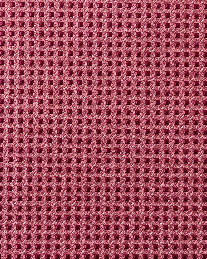 Närbild av rutigt mönster på MIRANDA, bred slips i rosa
