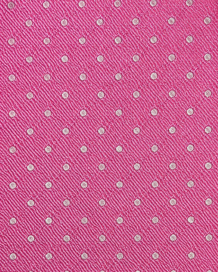 Närbild av prickigt mönster på ROSALIND SMAL, smal slips i rosa och vitt