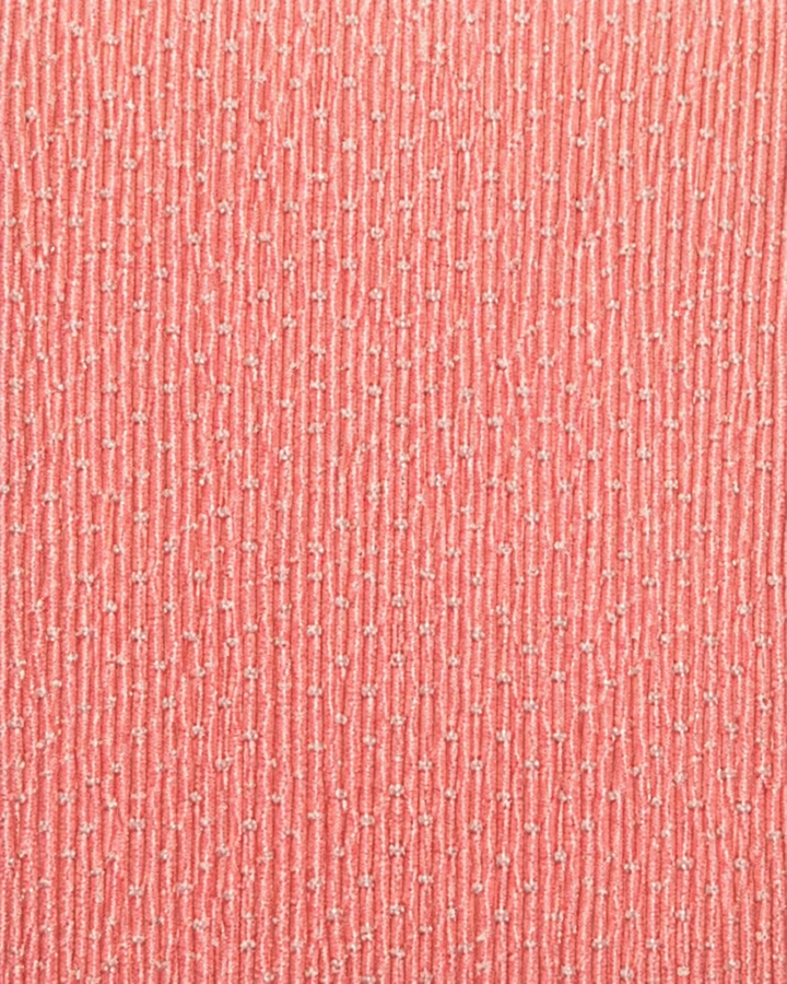 Närbild av prickigt mönster på SVERKER, bred slips i rosa och vitt